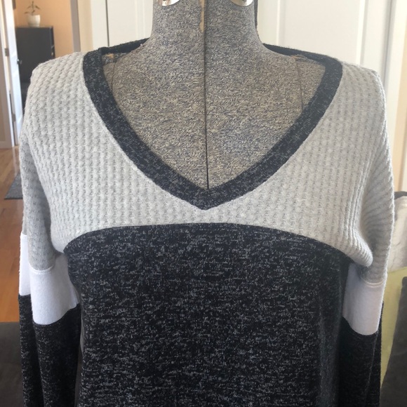 FLASH SALE 🖤🖤 Small Super soft long sleeve top - Picture 2 of 6